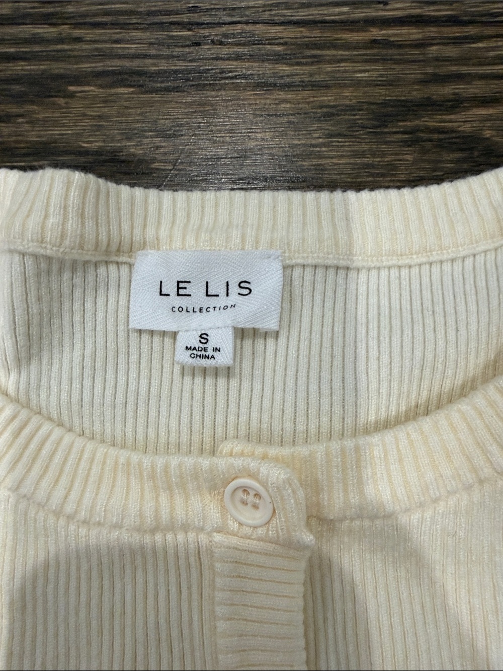 Le Lis Cream Ribbed Button-Front Tank - Picture 2 of 2